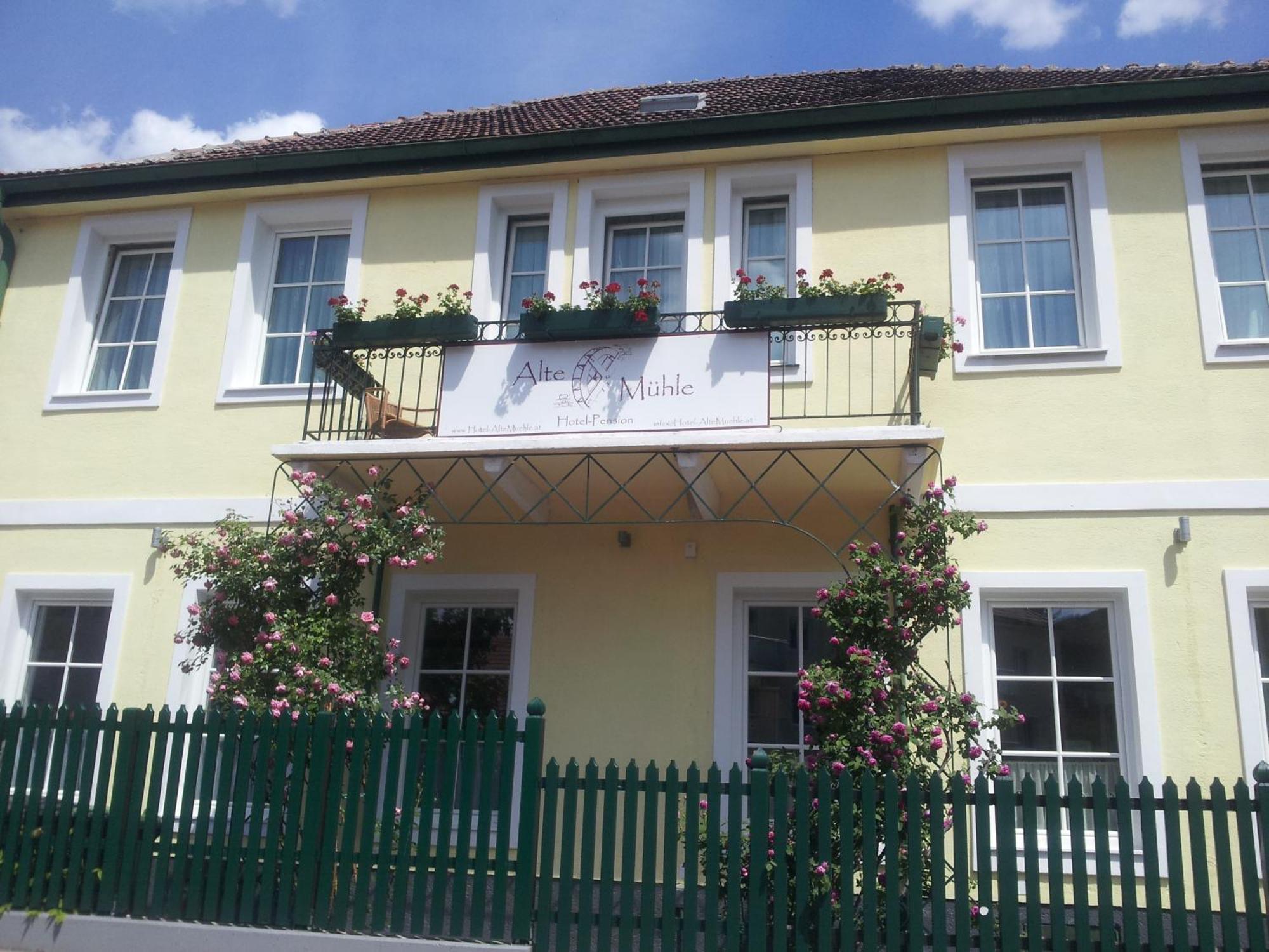 Hotel Pension Alte Muehle Klosterneuburg Exteriör bild