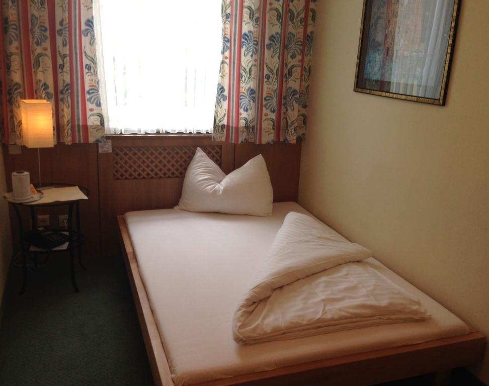 Hotel Pension Alte Muehle Klosterneuburg Rum bild